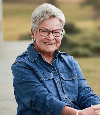 Portrait of Lila Garlin, REALTOR® Associate.