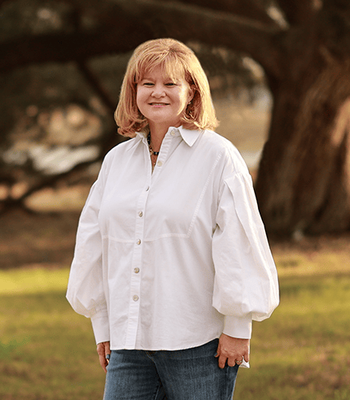 Portrait of Lilla Blackburn, Broker Associate.