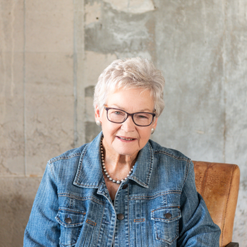 Portrait of Lila Garlin, REALTOR® Associate