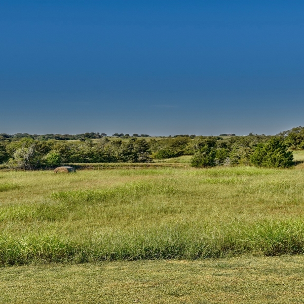 haybale in a field in daytime